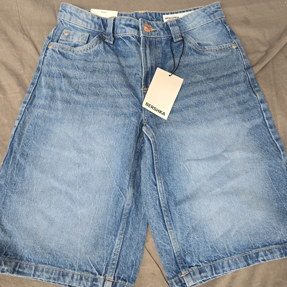 BERSHKA BAGGY DENIM SHORTS IN BLUE SIZE 34