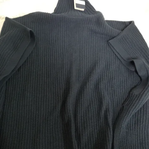 CREW CLOTHING COMPANY KNITTED PONCHO IN NAVY - SMALL
