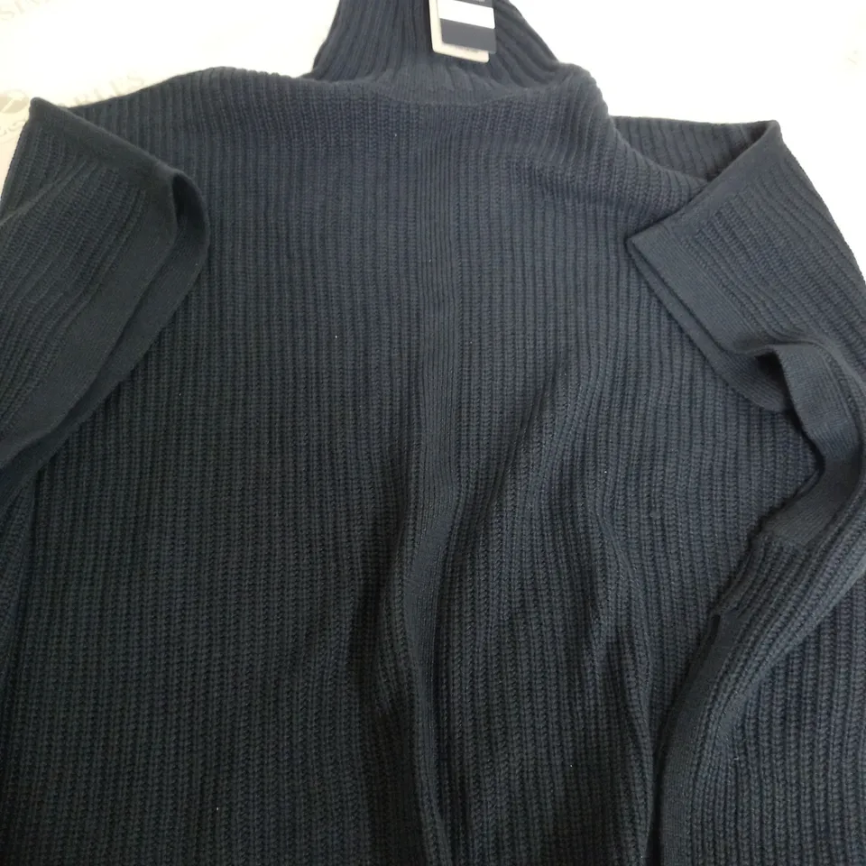 CREW CLOTHING COMPANY KNITTED PONCHO IN NAVY - SMALL