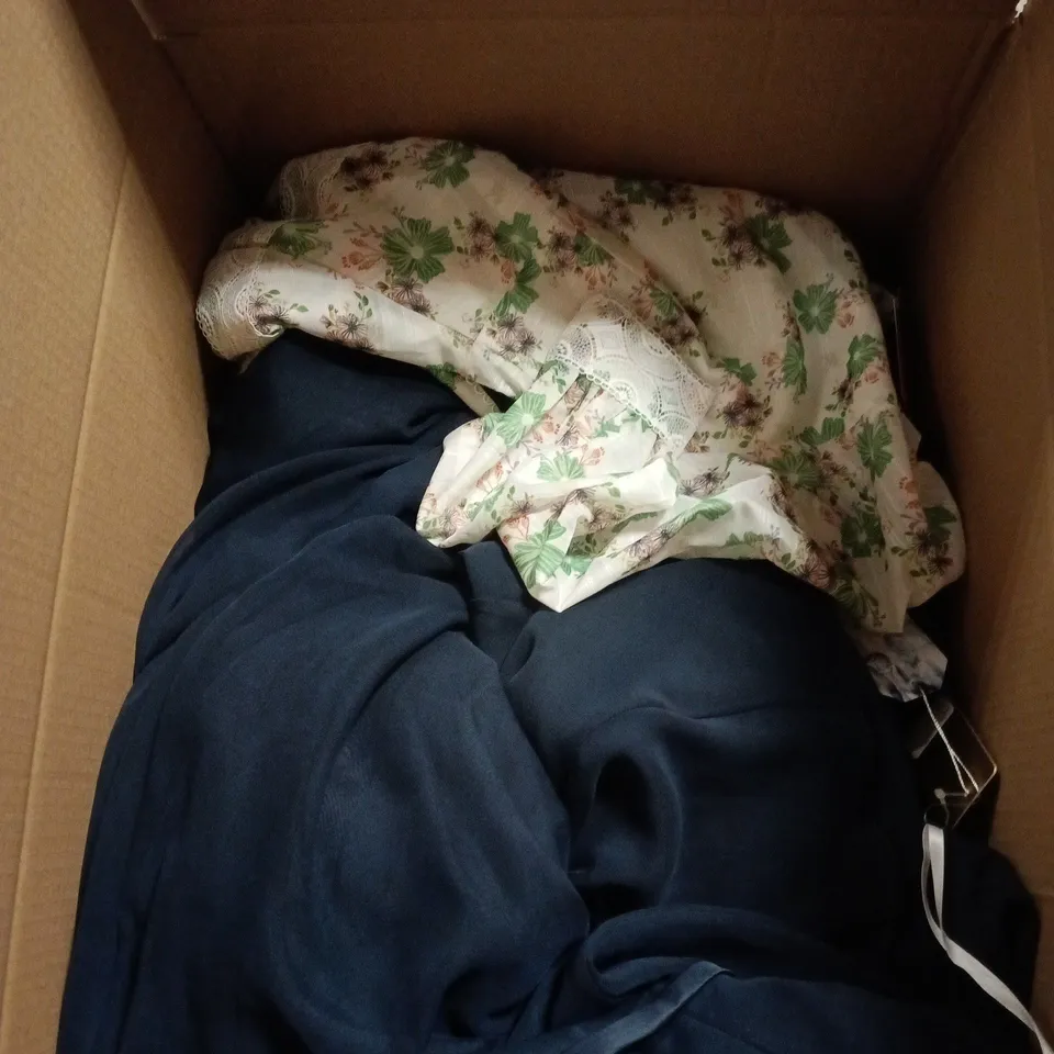 BOX OF APPROXIMATELY 25 ASSORTED CLOTHING ITEMS TO INCLUDE BARBARA LEBEK, FRANK LYMAN, FEE G ETC