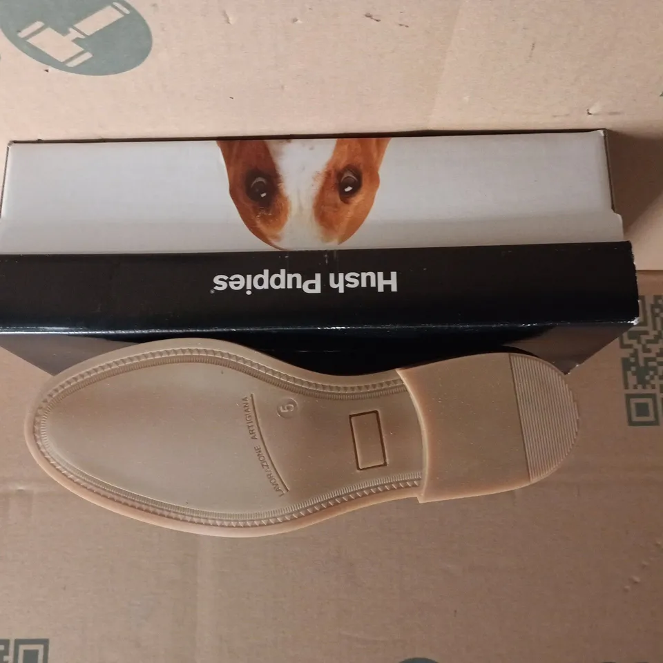 BOXED PAIR OF HUSH PUPPIES NATASHA LOAFERS IN BLACK SIZE UK 5