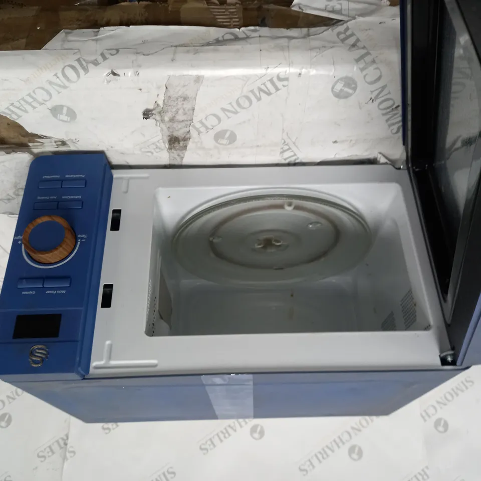 SWAN RETRO 800W MICROWAVE IN BLUE UNBOXED 