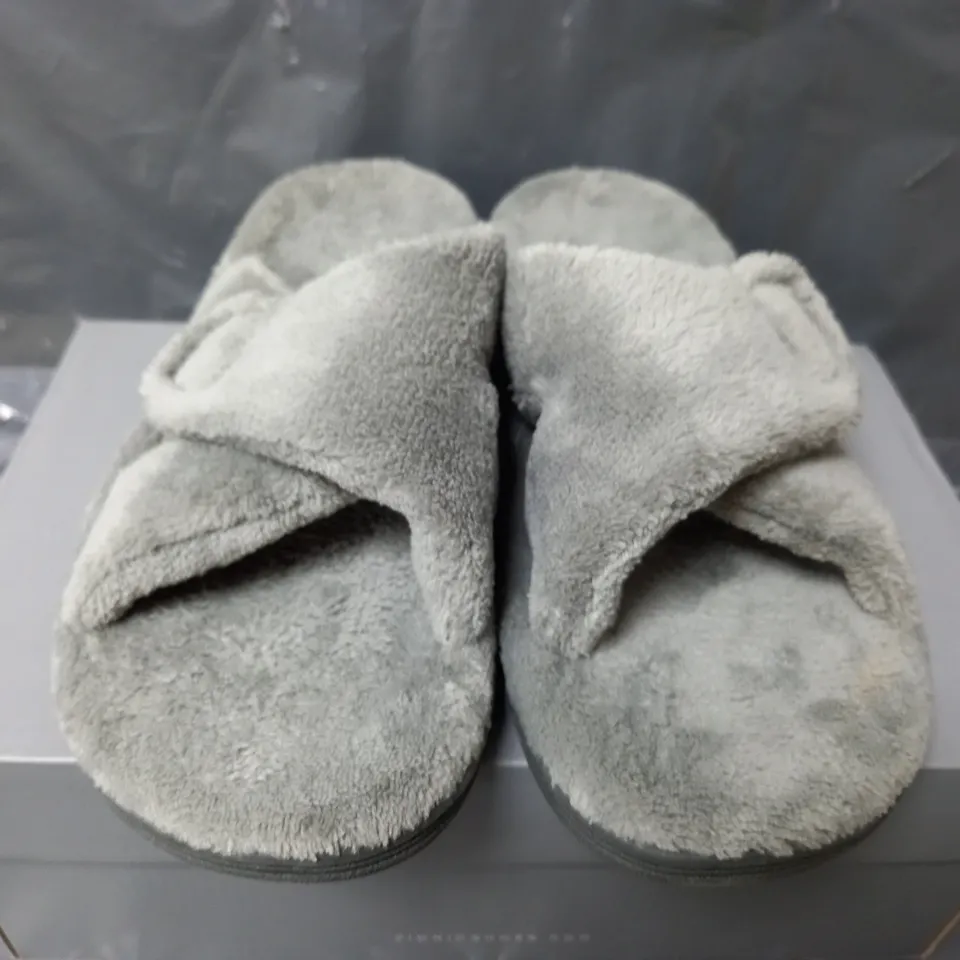 VIONIC INDULGE RELAX SLIPPERS IN GREY - UK 7