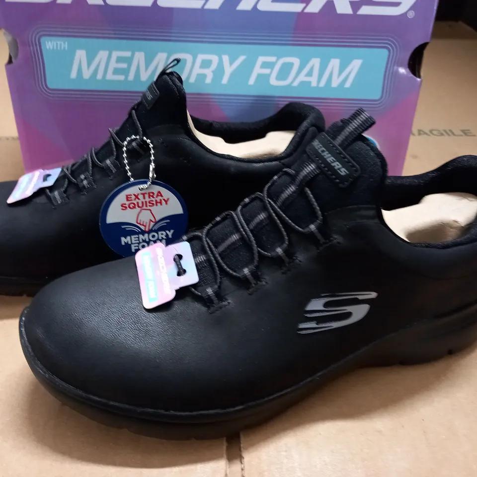 BOXED PAIR OF SKECHERS MEMORY FOAM WOMENS TRAINERS - UK 5