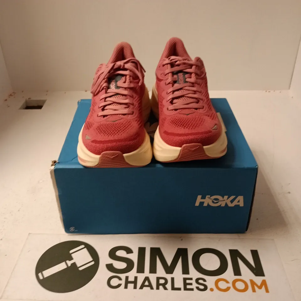 BOXED PAIR OF HOKA WOMENS BONDI 9 TRAINERS IN PINK - UK 6.5