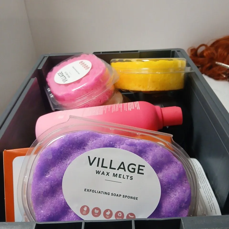 TOTE OF APPROXIMATELY 25 ASSORTED COSMETIC ITEMS TO INCLUDE CHERRY BLOSSOM BODY WASH, TRESEMME SHAMPOO, VILLAGE WAX MELTS, BAMBOO EVERYDAY PADS ETC