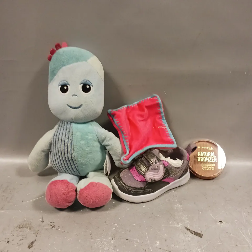 BOX OF APPROX 5 ASSORTED ITEMS TO INCLUDE - CLARKS FIRST SHOE , RIMMEL NATURAL BRONZER , IN THE NIGHT GARDEN PLUSHIE ETC