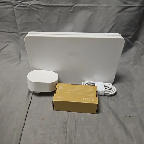 SKY SR213-02 UK BROADBAND ROUTER WITH POWER ADAPTOR (WHITE)