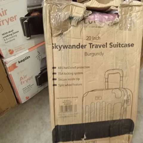 BOXED LUGG - 20 INCH SKYWANDER TRAVEL SUITCASE BURGUNDY 