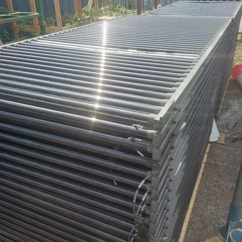 PALLET CONTAINING A VERY LARGE QUANTITY OF SOLAR PANELS 
