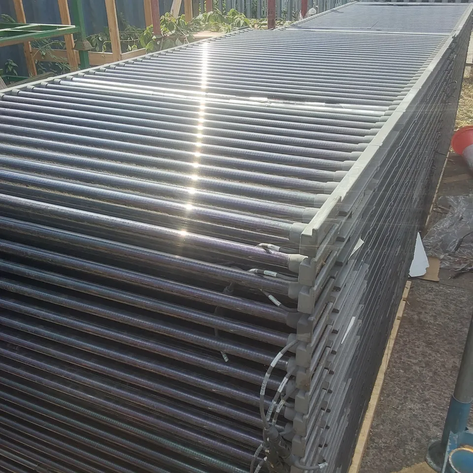 PALLET CONTAINING A VERY LARGE QUANTITY OF SOLAR PANELS