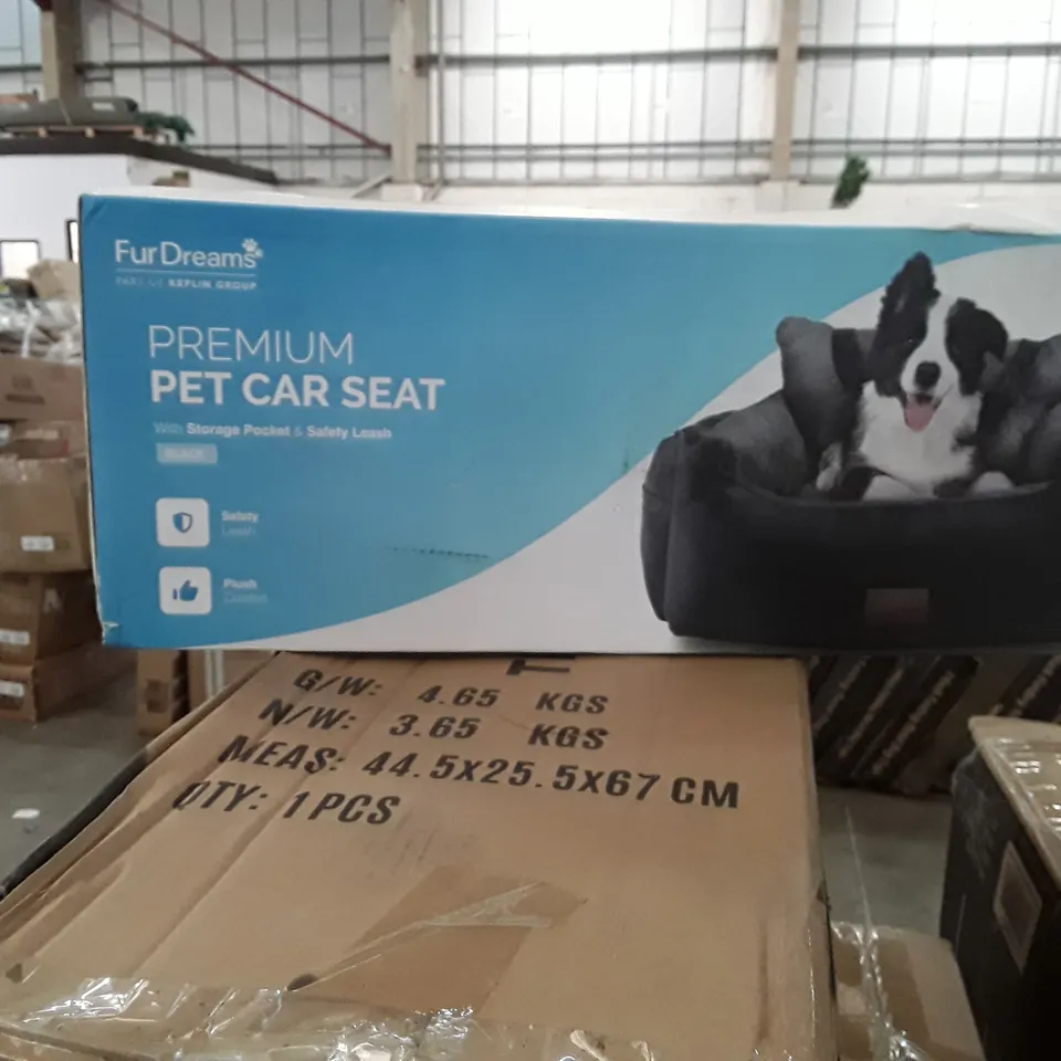 BOXED FUR DREAMS PREMIUM PET CAR SEAT 