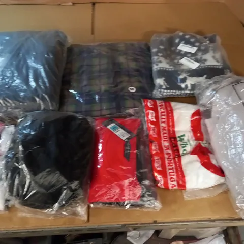 LARGE QUANTITY OF ASSORTED BAGGED CLOTHING ITEMS TO INCLUDE BOOHOO MAN, PRETTYLITTLETHING AND M&S