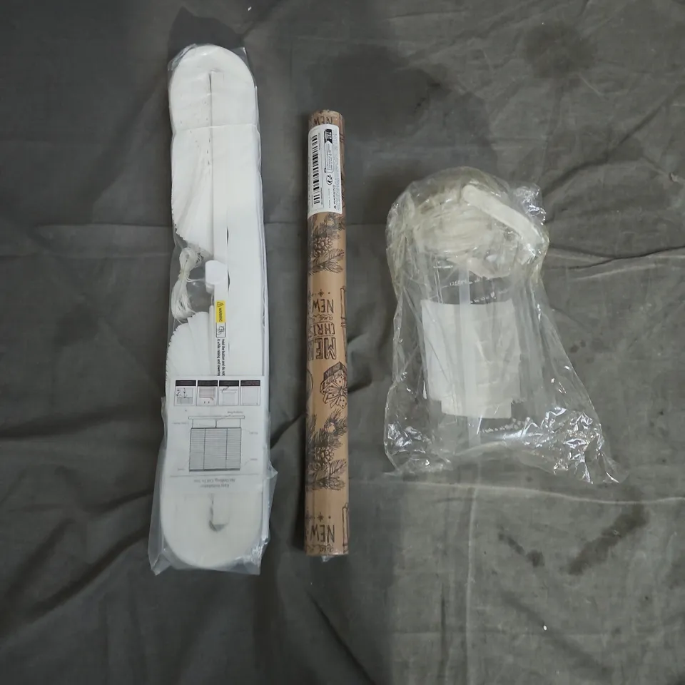 BOX OF APPROX 15 HOUSEHOLD ITEMS TOO INCLUDE WATER BOTTLE, KITCHEN CURTAINS, WALLPAPER , ETC 