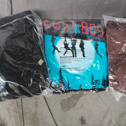 APPROXIMATELY 20 ASSORTED CLOTHING AND FASHION PRODUCTS IN VARIOUS STYLES AND SIZES - COLLECTION ONLY