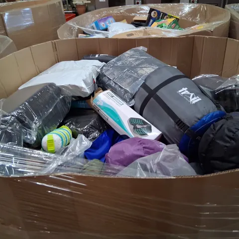 PALLET CONSISTING OF A LARGE QUANTITY OF ASSORTED PILLOWS AND SOFT FURNISHINGS
