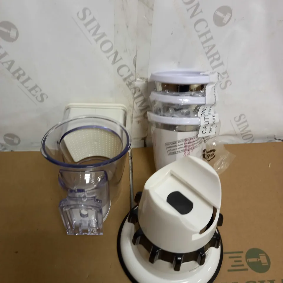 COOKS ESSENTIALS GRATRER AND SLICER