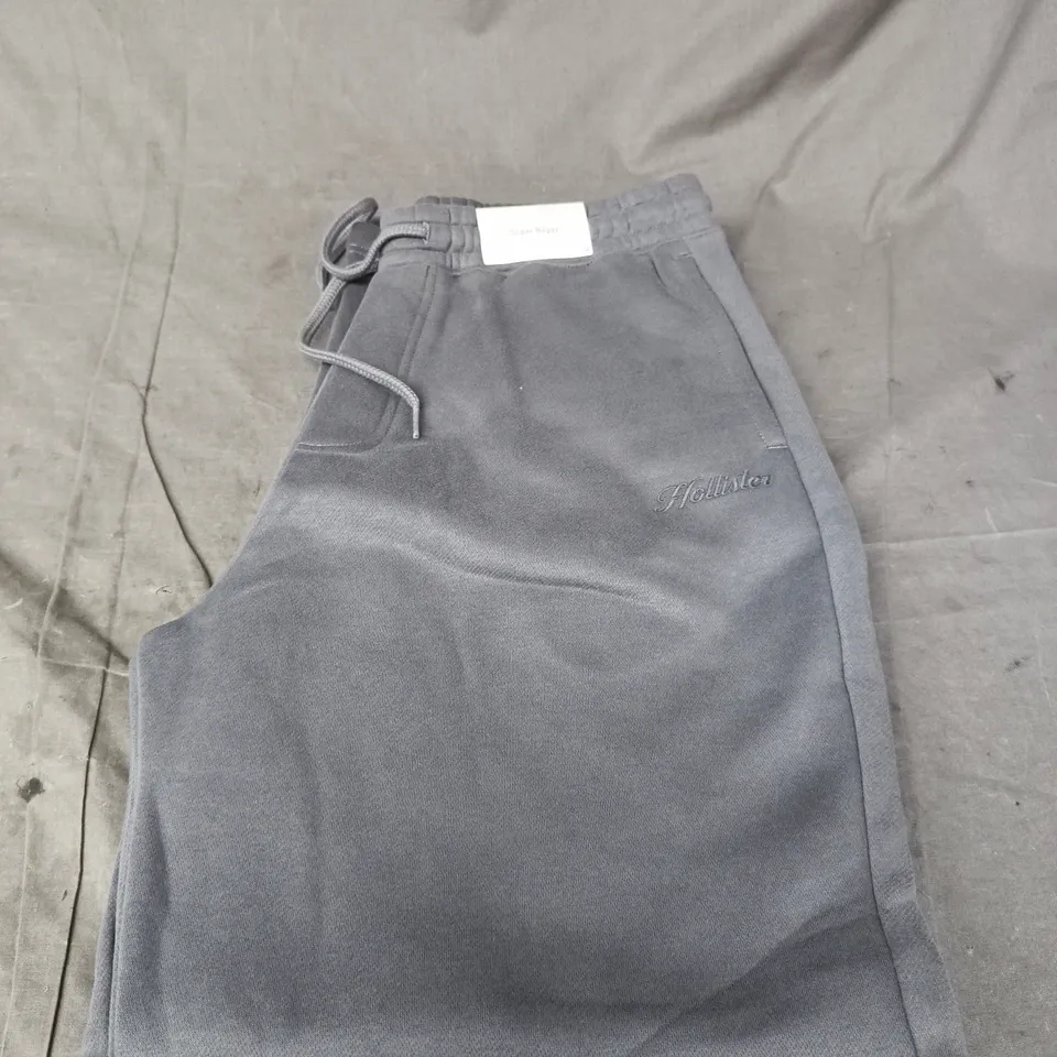 HOLLISTER SUPER BAGGY GREY SWEATPANTS – SIZE M