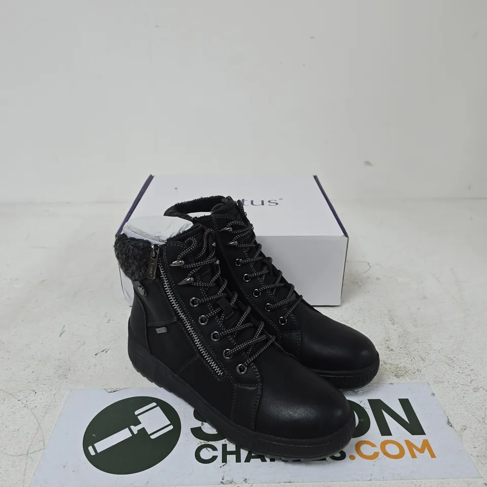 LOTUS PENRITHE ULB392 BLACK BOOTS – UK 7 (EU 40)