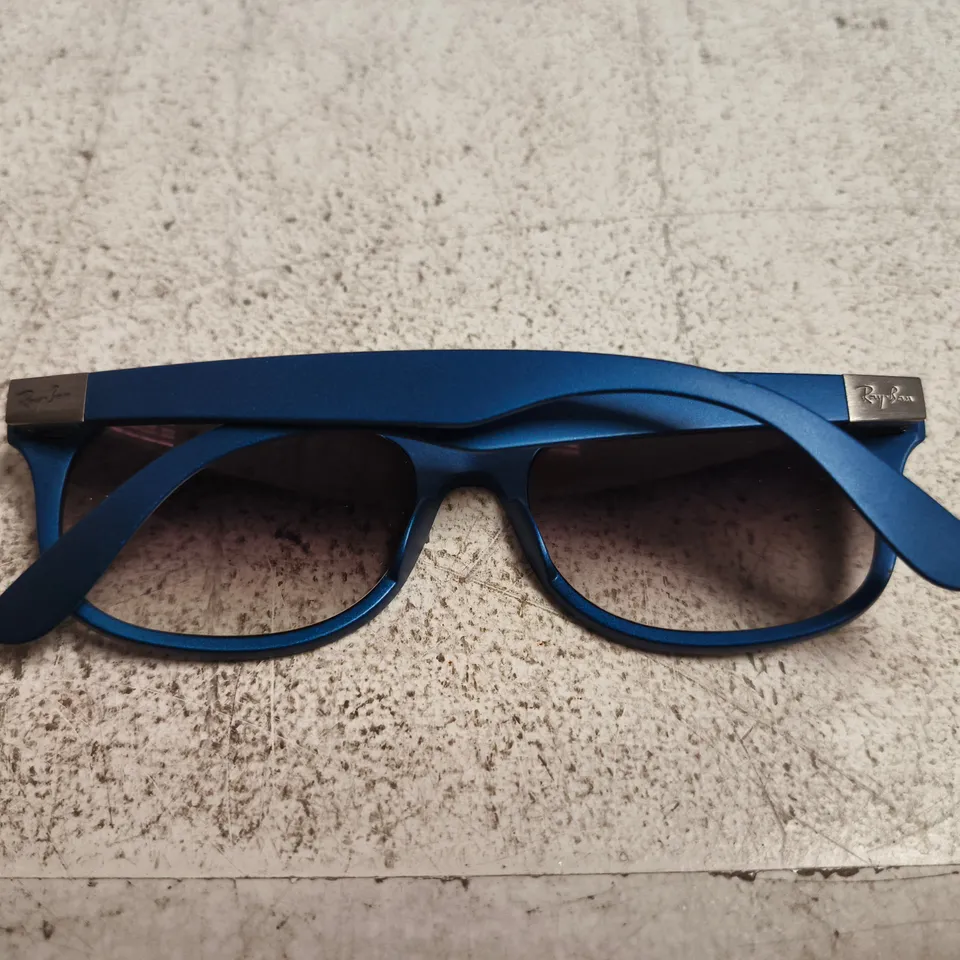 RAY-BAN BLUE WAYFARER SUNGLASSES WITH CASE