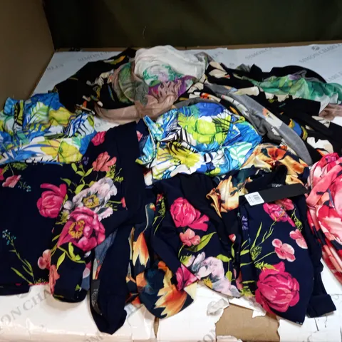 BAG OF APPROX 10 ASSORTED CLOTHING ITEMS TO INCLUDE - MAISON DE NIMES - EMELIA