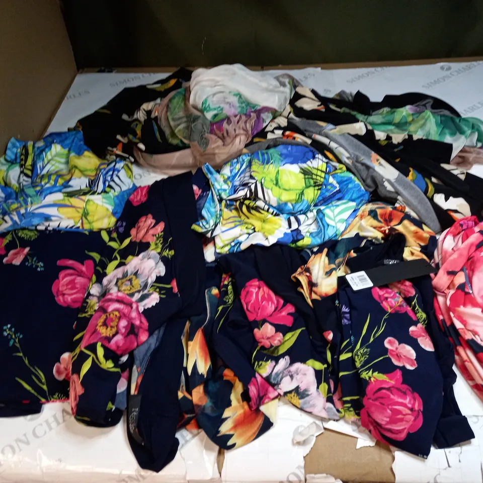 BAG OF APPROX 10 ASSORTED CLOTHING ITEMS TO INCLUDE - MAISON DE NIMES - EMELIA