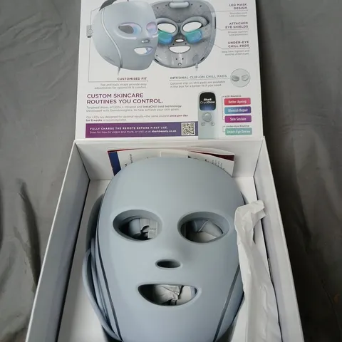 SHARK CRYOGLOW LED MASK WITH CHARGING STAND