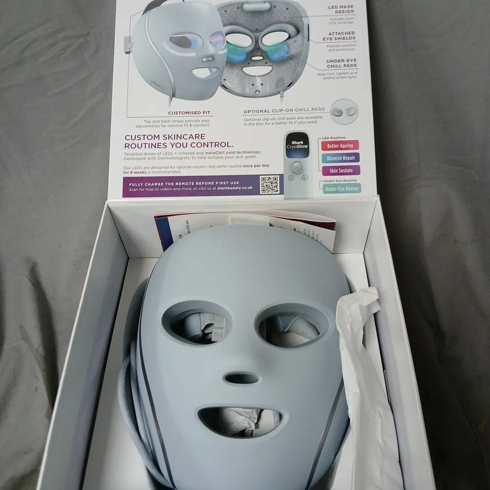 SHARK CRYOGLOW LED MASK WITH CHARGING STAND