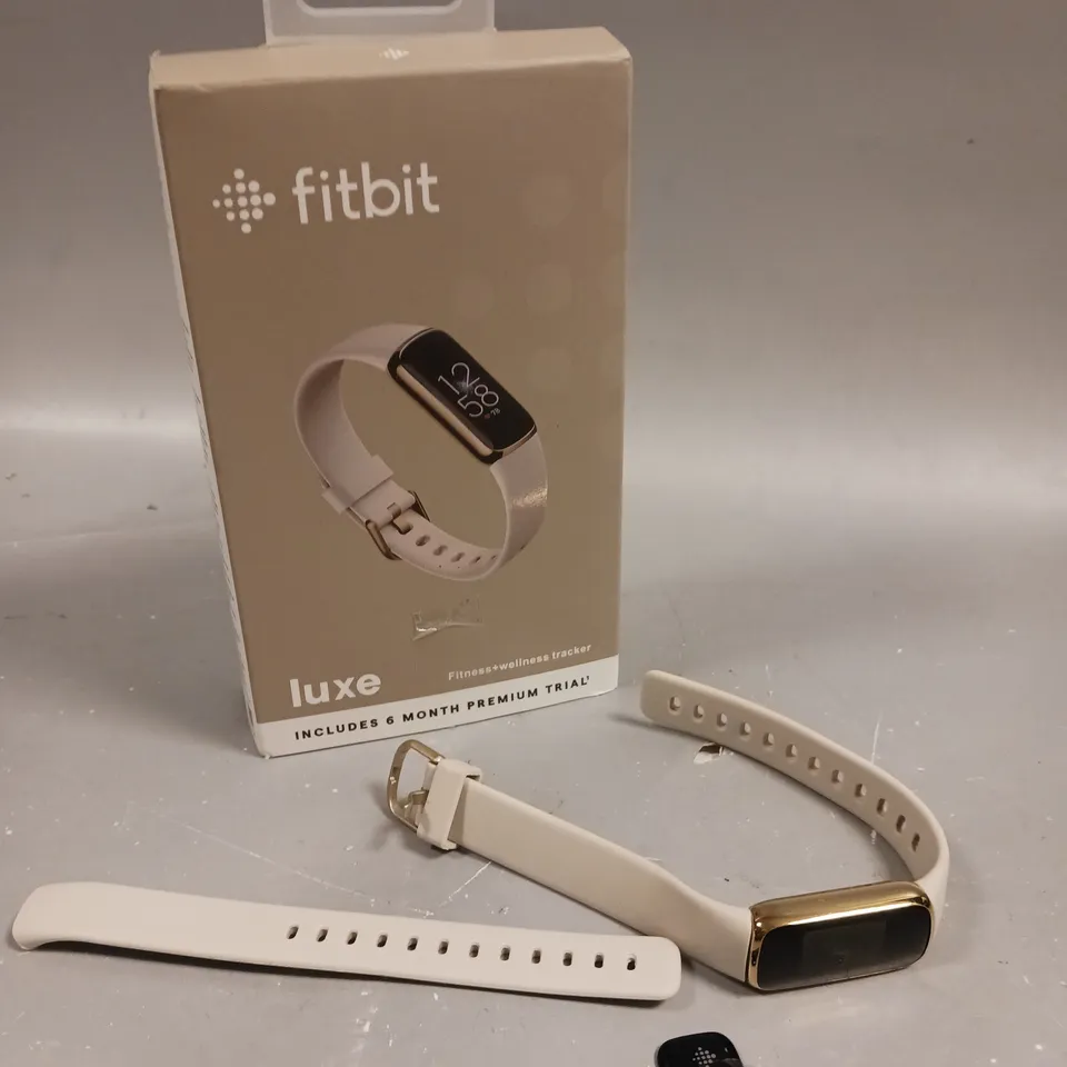 BOXED FITBIT LUXE FITNESS TRACKING WATCH