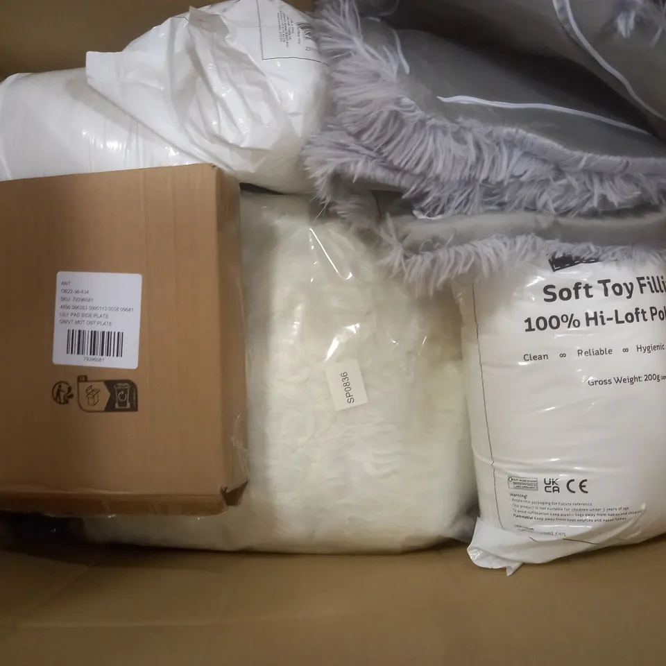 BOX OF APPROXIMATELY 10 ASSORTED ITEMS TO INCLUDE - HOBBYCRAFT TOY FILLING - LEAF PLATE - STONE WALLPAPER ETC