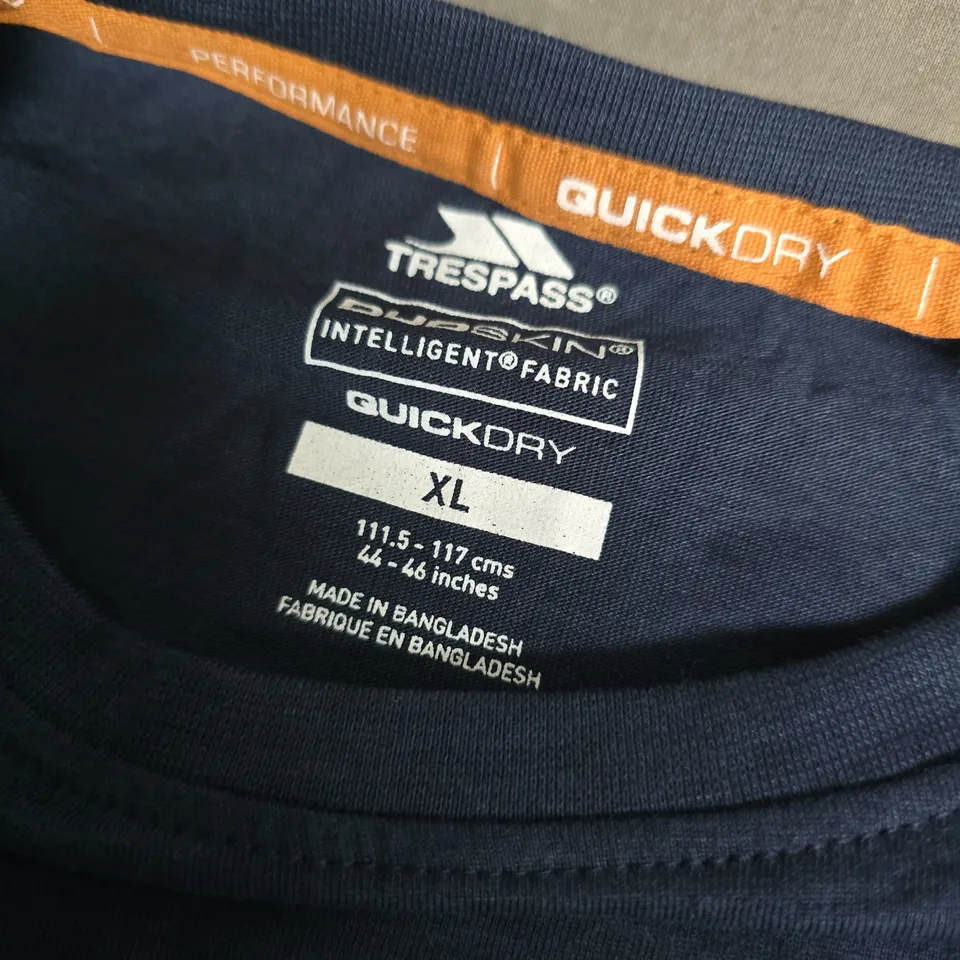 TRESPASS SVENSSON 20 MD MALE T-SHIRT IN NAVY - SIZE XL