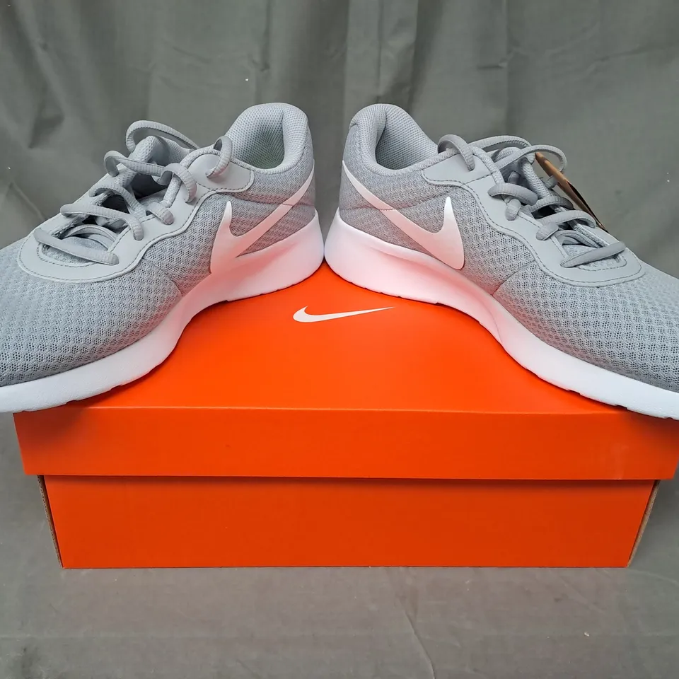 BOXED PAIR OF NIKE TANJUN SHOES IN GREY/WHITE UK SIZE 11