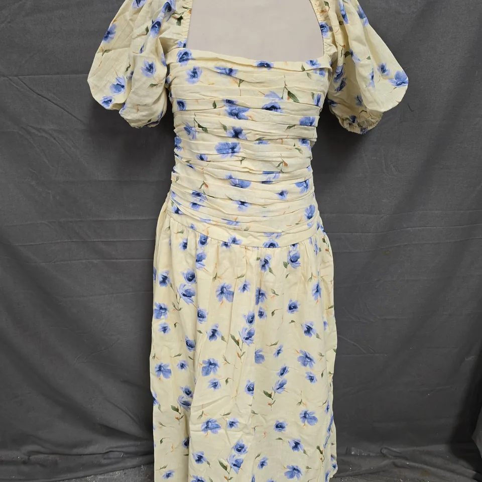 ABERCROMBIE & FITCH SQUARE NECKED SHORT SLEEVE DRESS IN FLORAL YELLOW - MEDIUM P
