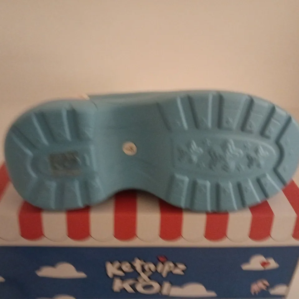 BOXED PAIR OF KETNIPZ X KOI BEAN SAYS HI - TRAINERS - BLUE - SIZE 7