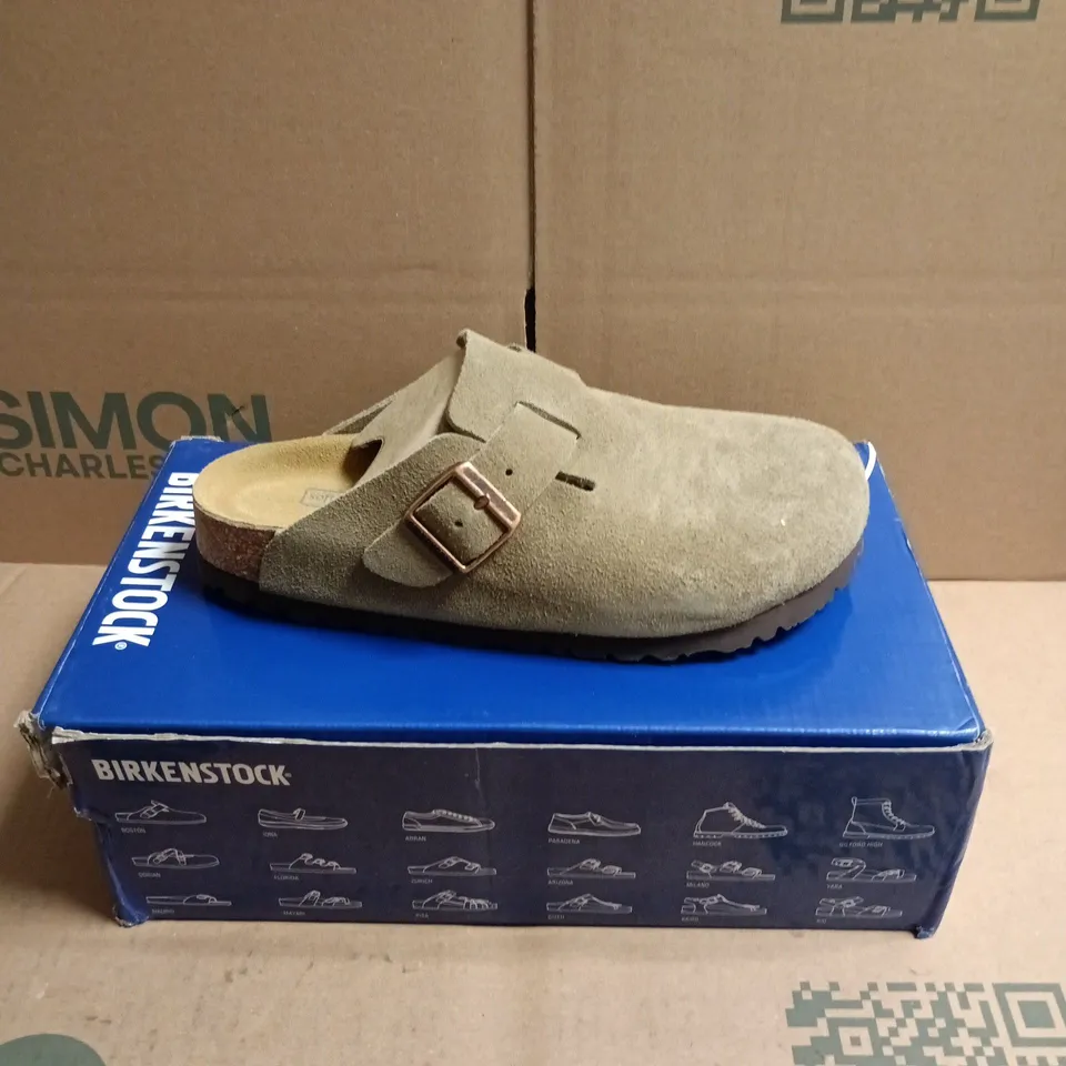 BOXED PAIR OF BIRKENSTOCK BOSTON CLOGS IN SUEDE LEATHER - 4