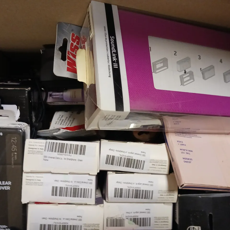 BOX OF APPROXIMATELY 15 ASSORTED ELECTRICAL ITEMS TO INCLUDE JVC GUMY STEREO HEADPHONES, PRO 3.5MM MIC ADAPTER, PHILIPS EXTENSION BULB, ETC
