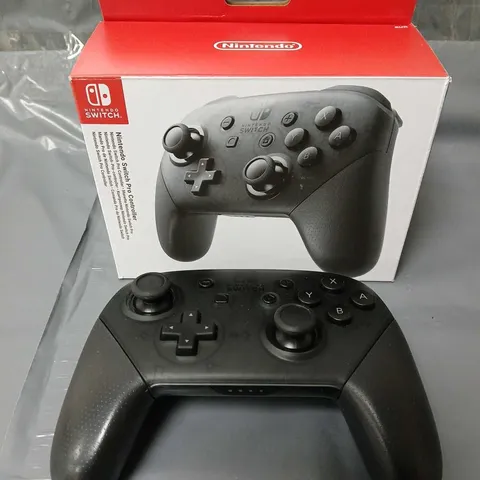 NINTENDO SWITCH PRO CONTROLLER BLACK