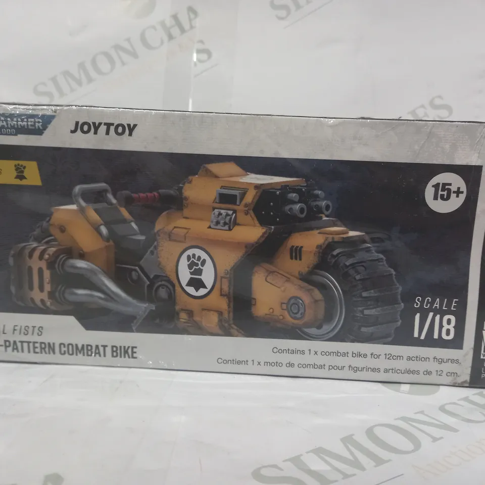 WARHAMMER 40K JOY TOY 1/18 SCALE IMPERIAL FISTS RAIDER-PATTERN COMBAT BIKE