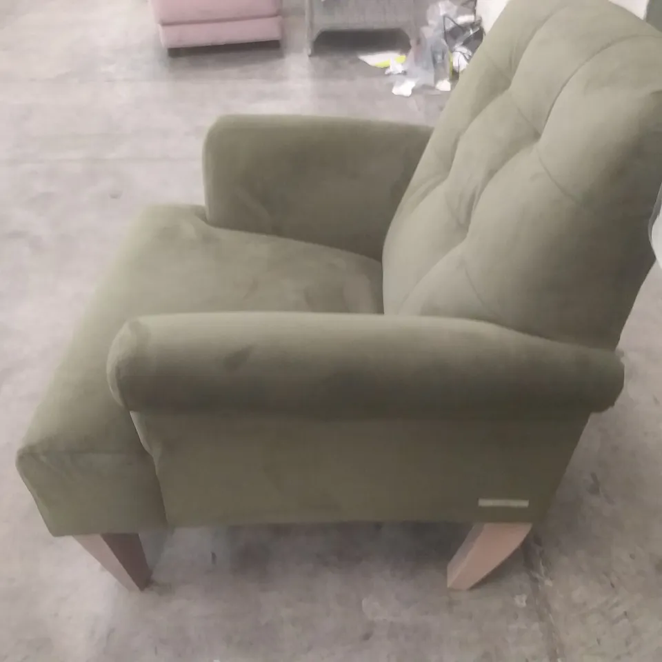QUALITY BRITISH DESIGNER LOUNGE CO. EASY CHAIR GREEN PLUSH FABRIC 