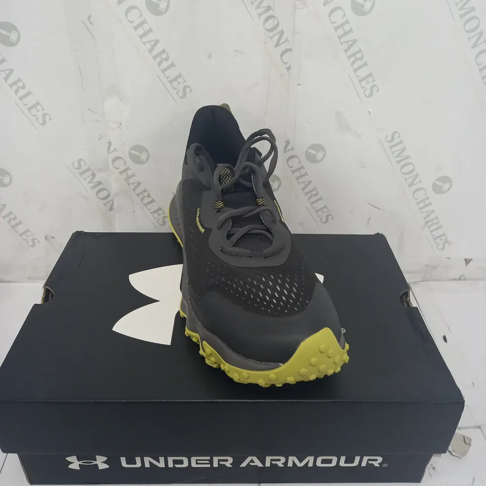 BOXED PAIR OF UNDER ARMOUR CHARGED MAVEN TRAIL SHOES SIZE 11
