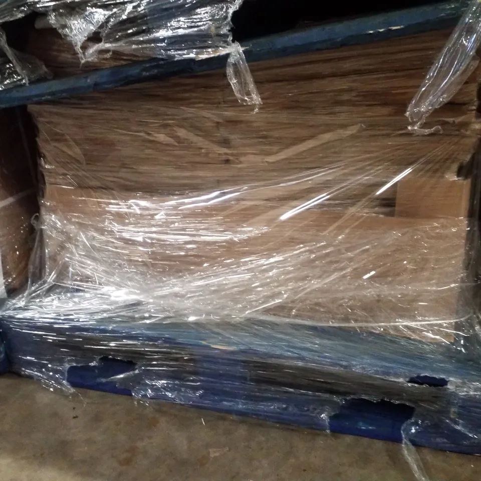 PALLET CONTAINING APPROXIMATELY 88 BOXES OF 24 BRAND NEW HALLOWEEN DECORATIVE "ENTER IF YOU DARE" SIGNS