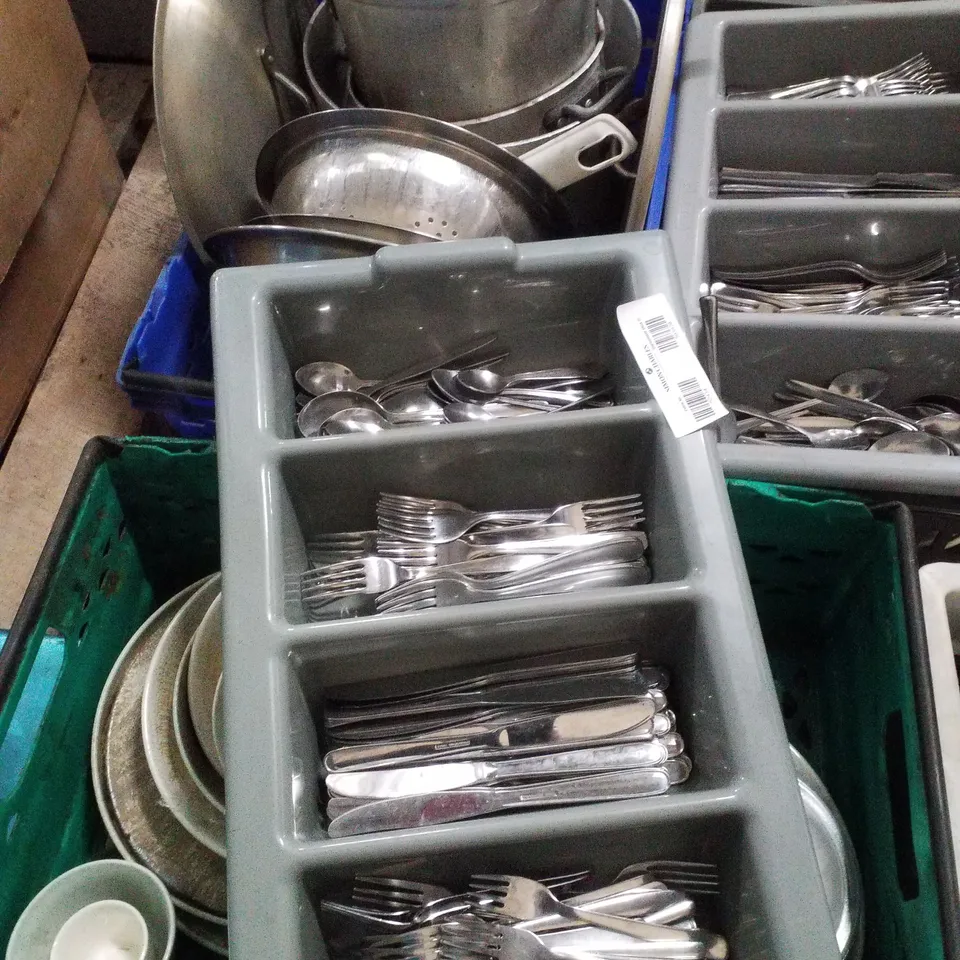 PALLET CONTAINING ASSORTED POTS, PANS, CHOPPING BOARDS, PLATES & CUTLERY SETS