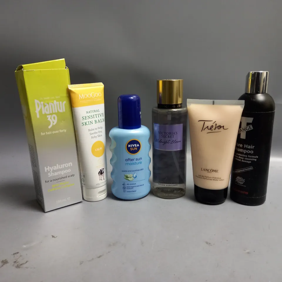 APPROXIMATELY 20 ASSORTED HEALTH AND BEAUTY PRODUCTS TO INCLUDE MOOGOO NATURAL SENSITIVE SKIN BALM, VICTORIA'S SECRET MIDNIGHT BLOOM FRAGRANCE MIST, LANCOME TRESOR PRECIOUS PERFUMED BODY LOTION