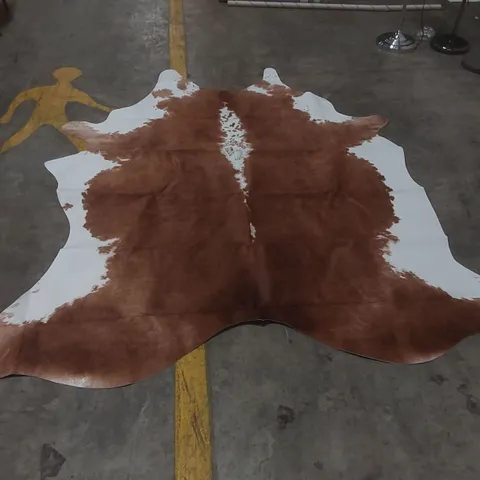 QUALITY DESIGNER COW STYLE RUG - APPROXIMATELY 209 x 187cm