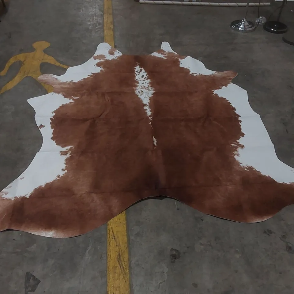 QUALITY DESIGNER COW STYLE RUG - APPROXIMATELY 209 x 187cm