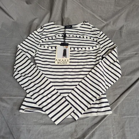 AWAKE MODE STRIPED FITTEDFRONT CUTOUT TOP IN NAVY/WHITE SIZE L