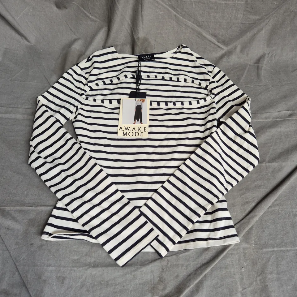 AWAKE MODE STRIPED FITTEDFRONT CUTOUT TOP IN NAVY/WHITE SIZE L