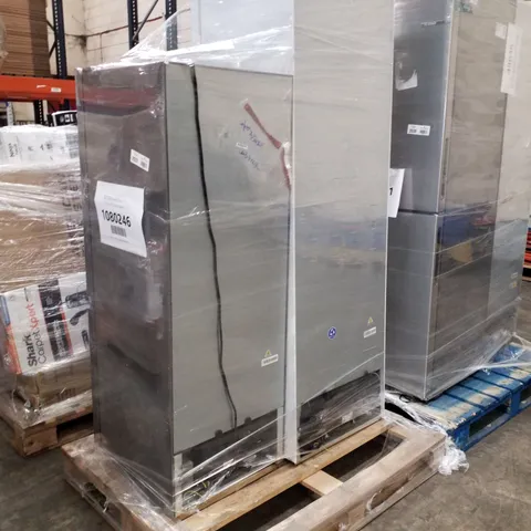 FRIDGEMASTER MC50165ES 50CM FREESTANDING 60/40 FRIDGE FREEZER AND HISENSE 55CM FREESTANDING 50/50 FRIDGE FREEZER - UNPROCESSED RAW RETURNS