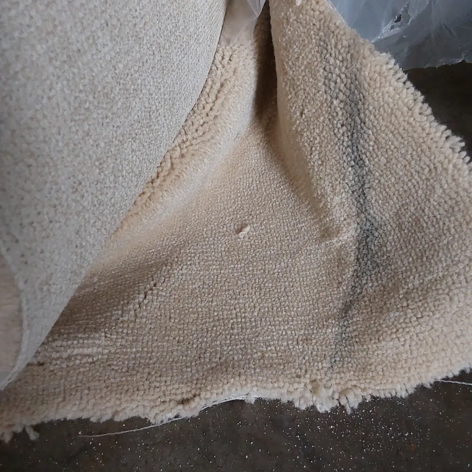 ROLL OF QUALITY ROYAL VELVET BEAUMONT CARPET - CREAM // SIZE: APPROXIMATELY: 7.3 X 5M