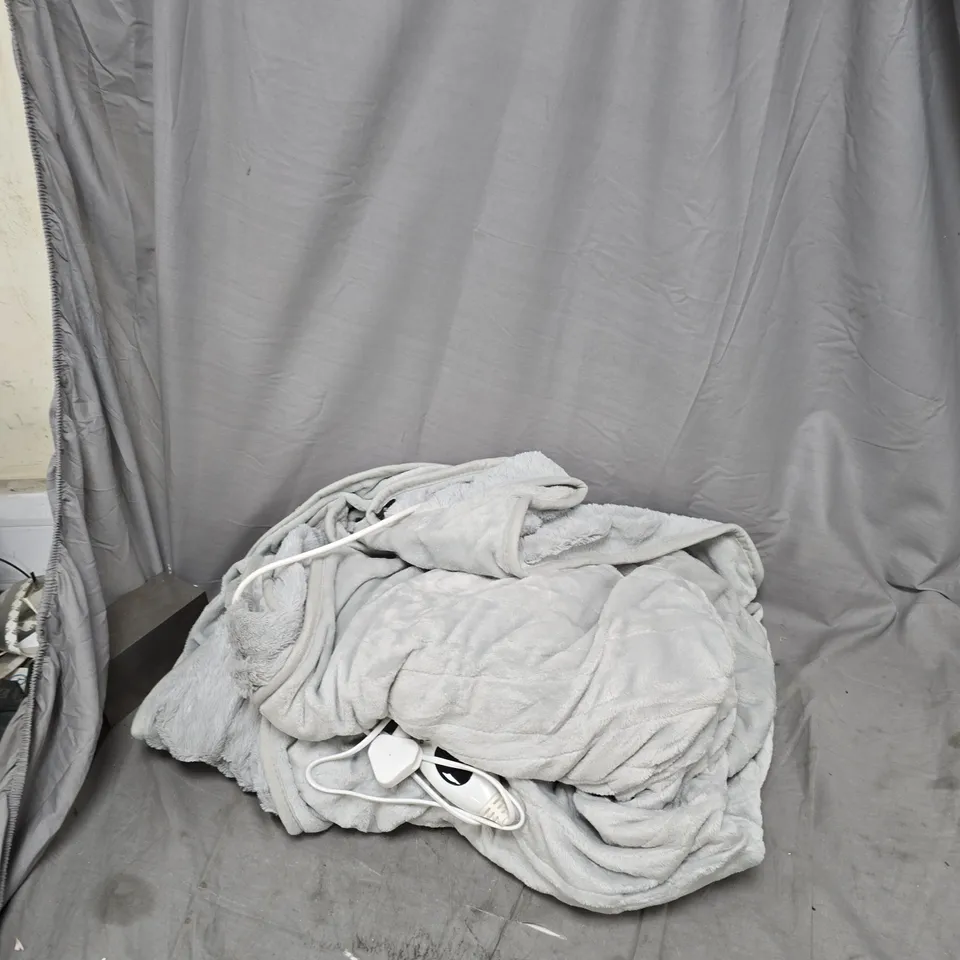 COZEE HOME FAMILY SIZED FAUX FUR & VELVETSOFT HEATED THROW